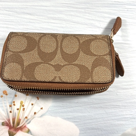 🌺 COACH SIGNATURE CARD HOLDER DOUBLE ZIP AROUND CASE BAG - Picture 3 of 7